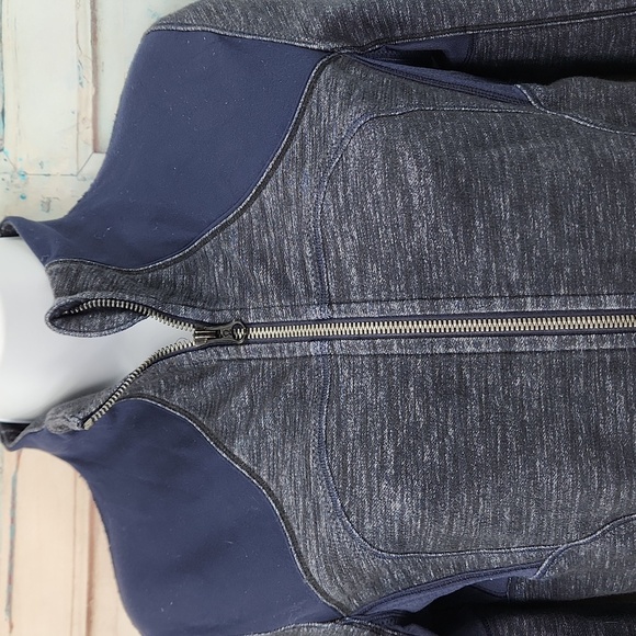 Lululemon Forme Jacket in Slub Denim Inkwell - Picture 3 of 6